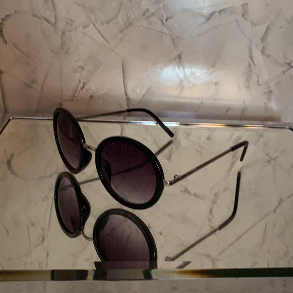 *Sunglass BUNDLE* - Picture 9 of 11